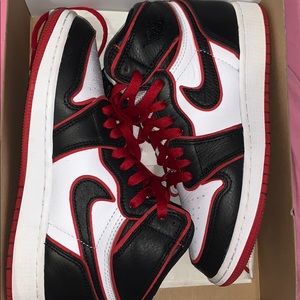 Air Jordan retro 1s “Bloodline”